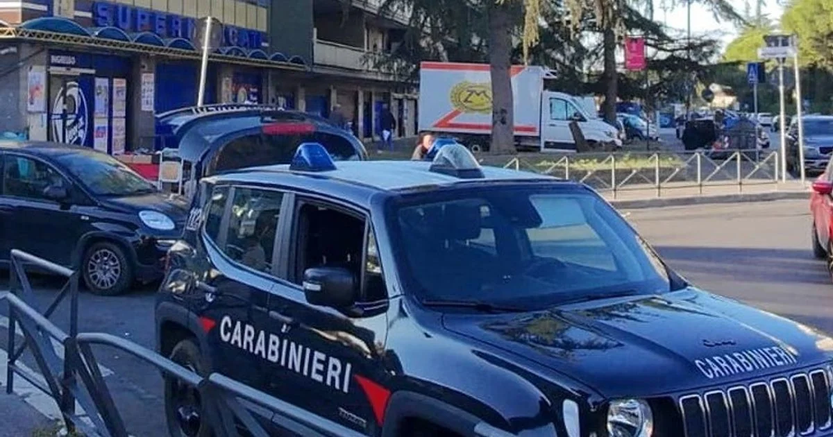 Professora esfaqueada em escola de Bergamo diz: “Não deixemos vencer pelo escuro” e promete voltar a ensinar