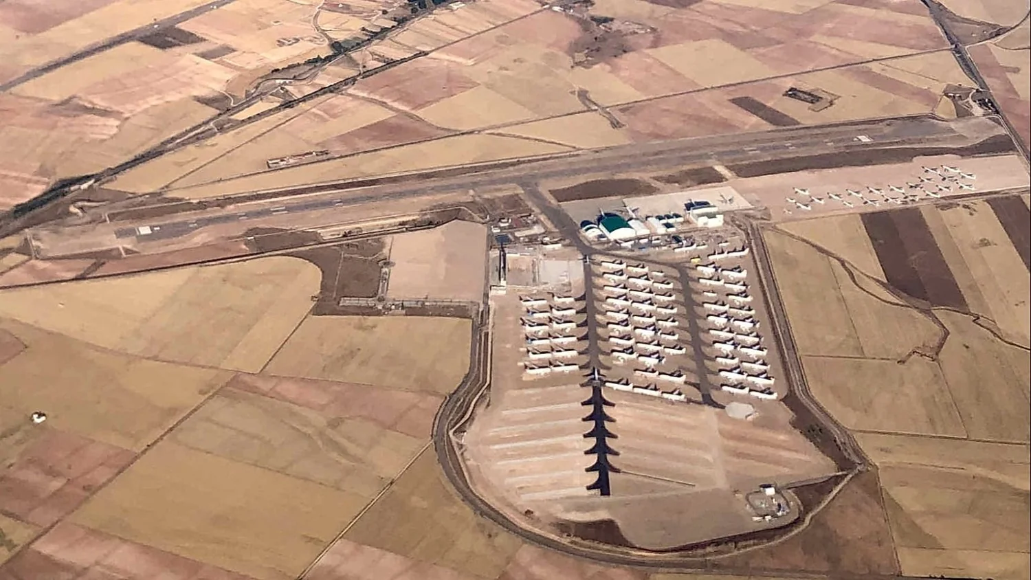 Qatar Airways estaciona cerca de 20 aeronaves em Teruel e transforma aeroporto espanhol em hub global de armazenamento