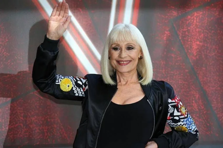Raffaella Carrà: surge o filho adotivo secreto — era seu secretário e agora herdeiro oficial