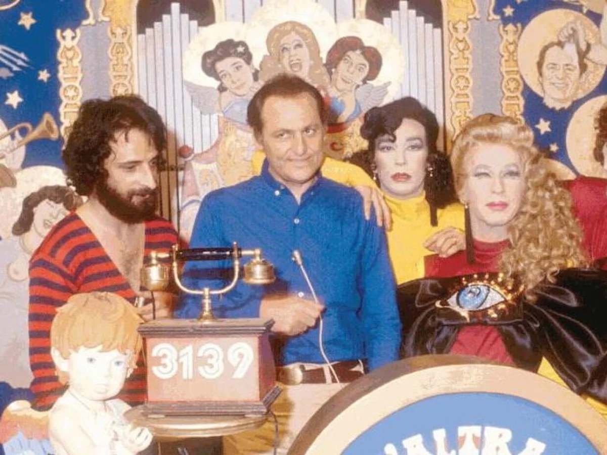 Renzo Arbore e 'L'altra Domenica': a cuna da TV moderna que completou 50 anos