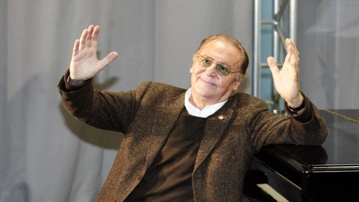 Renzo Arbore emociona-se ao lembrar Gino Paoli: “Minha preferida é 'Senza fine' — seu testamento, 'Ti lascio una canzone'”