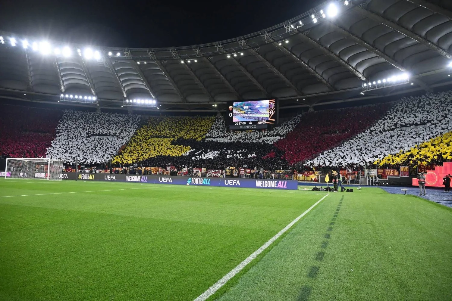 Roma x Bologna: coreografia da Curva Sud vira alvo de memes — “parece um gato”