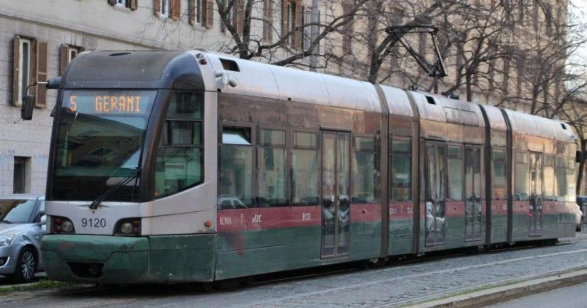Roma: Colisão entre dois trams em via Prenestina deixa alguns passageiros feridos