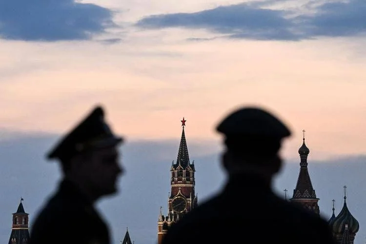 Rússia amplia apoio ao Irã e compartilha táticas com drones Shahed contra EUA e países do Golfo