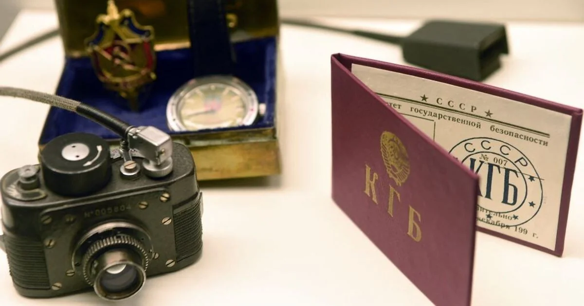 Rússia expulsa diplomata britânico acusado de espionagem; FSB revoga acreditação