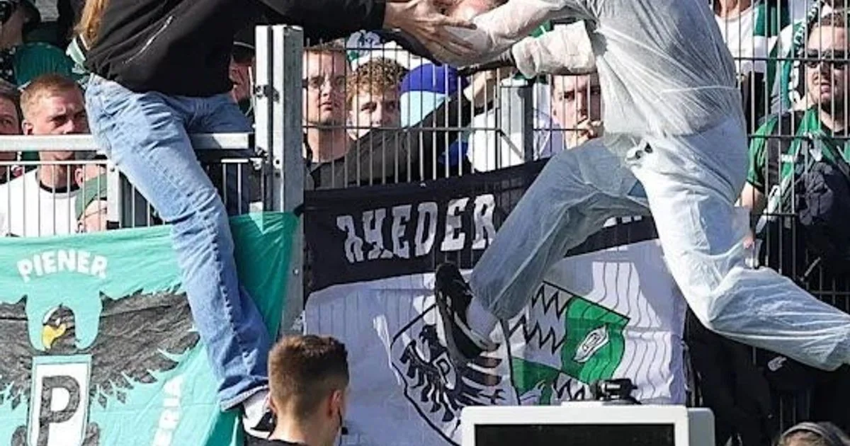 Sabotagem ao VAR na Alemanha: torcedor invade e desliga monitor durante Preussen Münster x Hertha Berlim