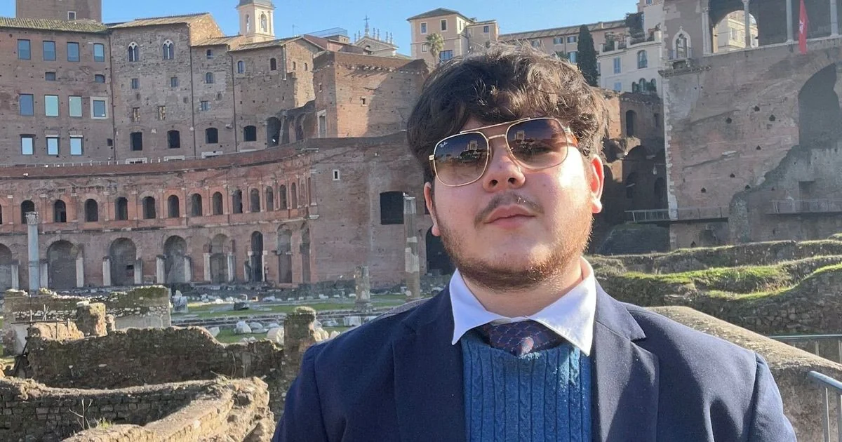 Salvatore Caligaris, o jovem sardo que transforma os clássicos em debate vivo nas redes
