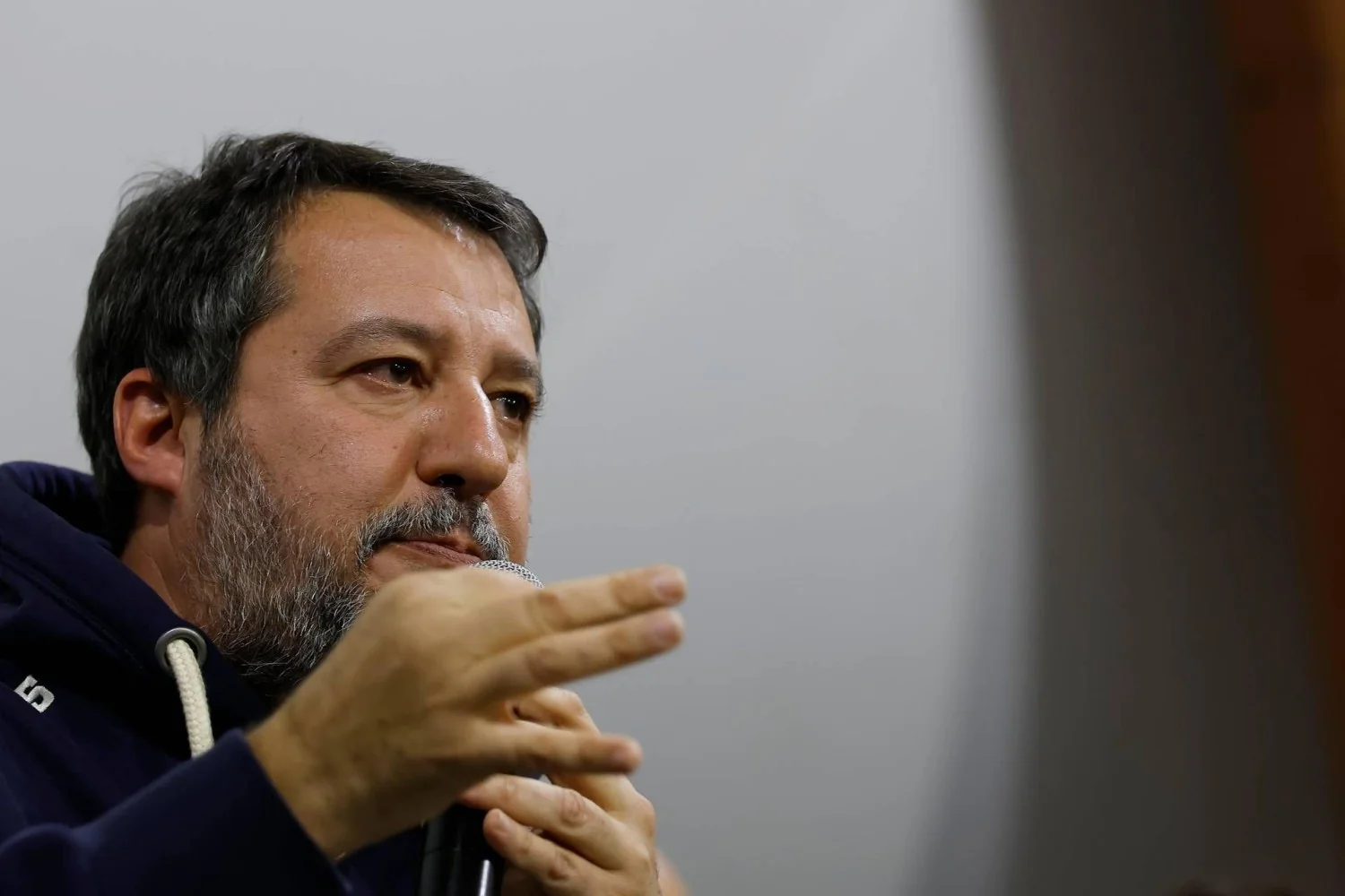 Salvini convoca petroleiras em Milão para frear o alto dos combustíveis e afirma: “Itália não está em guerra”