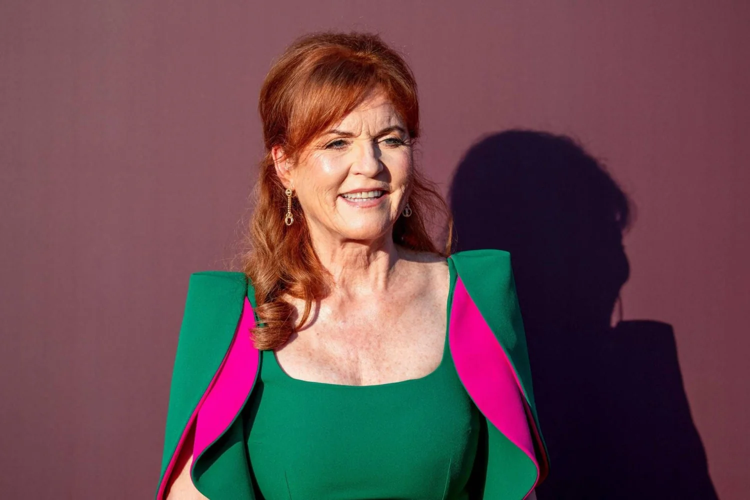 Livro de Sarah Ferguson ameaça os alicerces dos Windsor; rei Carlos avalia ação judicial