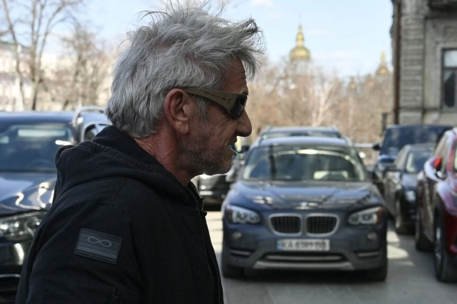 Sean Penn vai a Kiev após ganhar o terceiro Oscar e se encontra com Zelensky