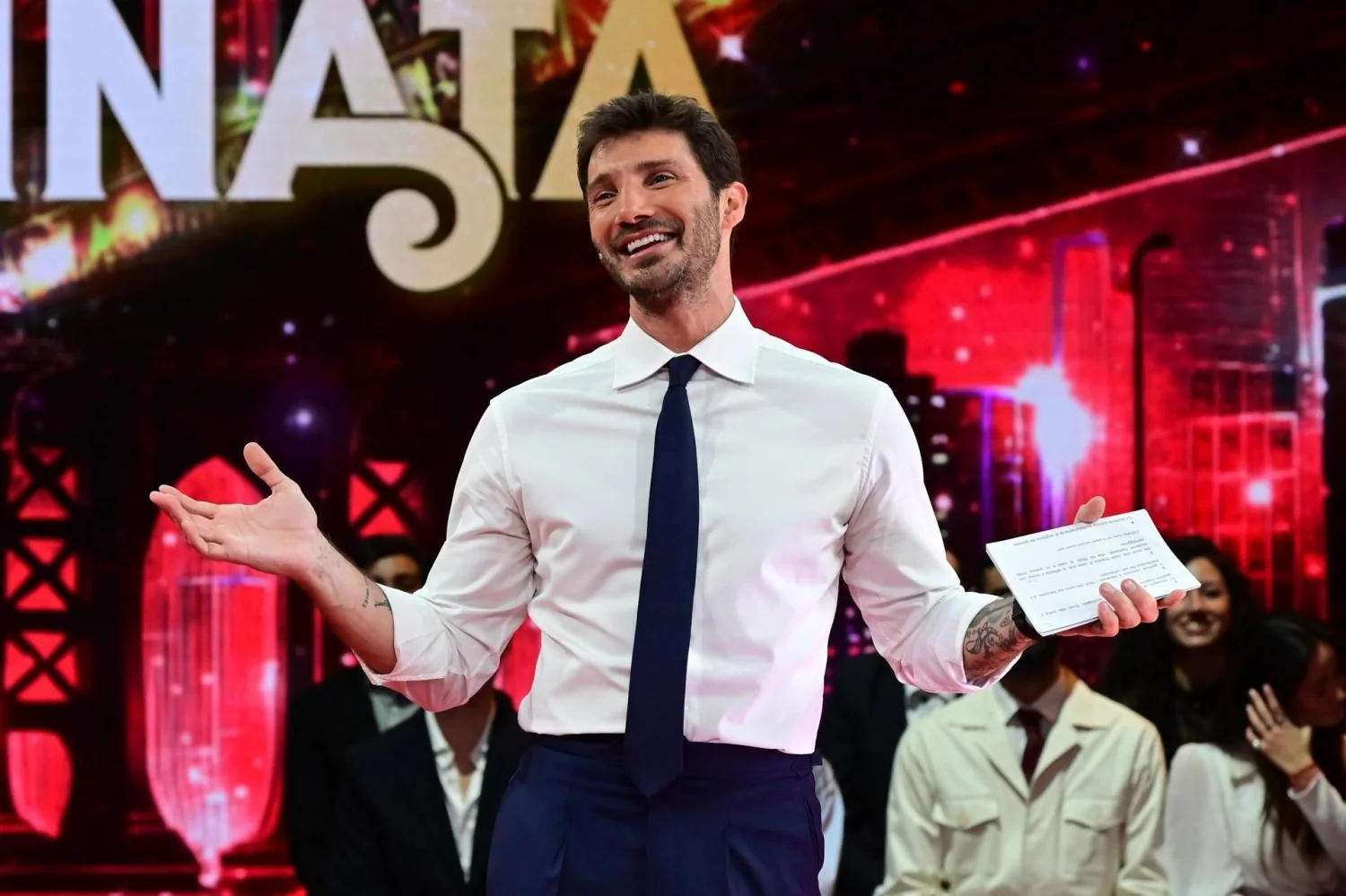 Stasera tutto è possibile (25/03): elenco de convidados, tema 'STEP in fiore' e jogos na Rai2