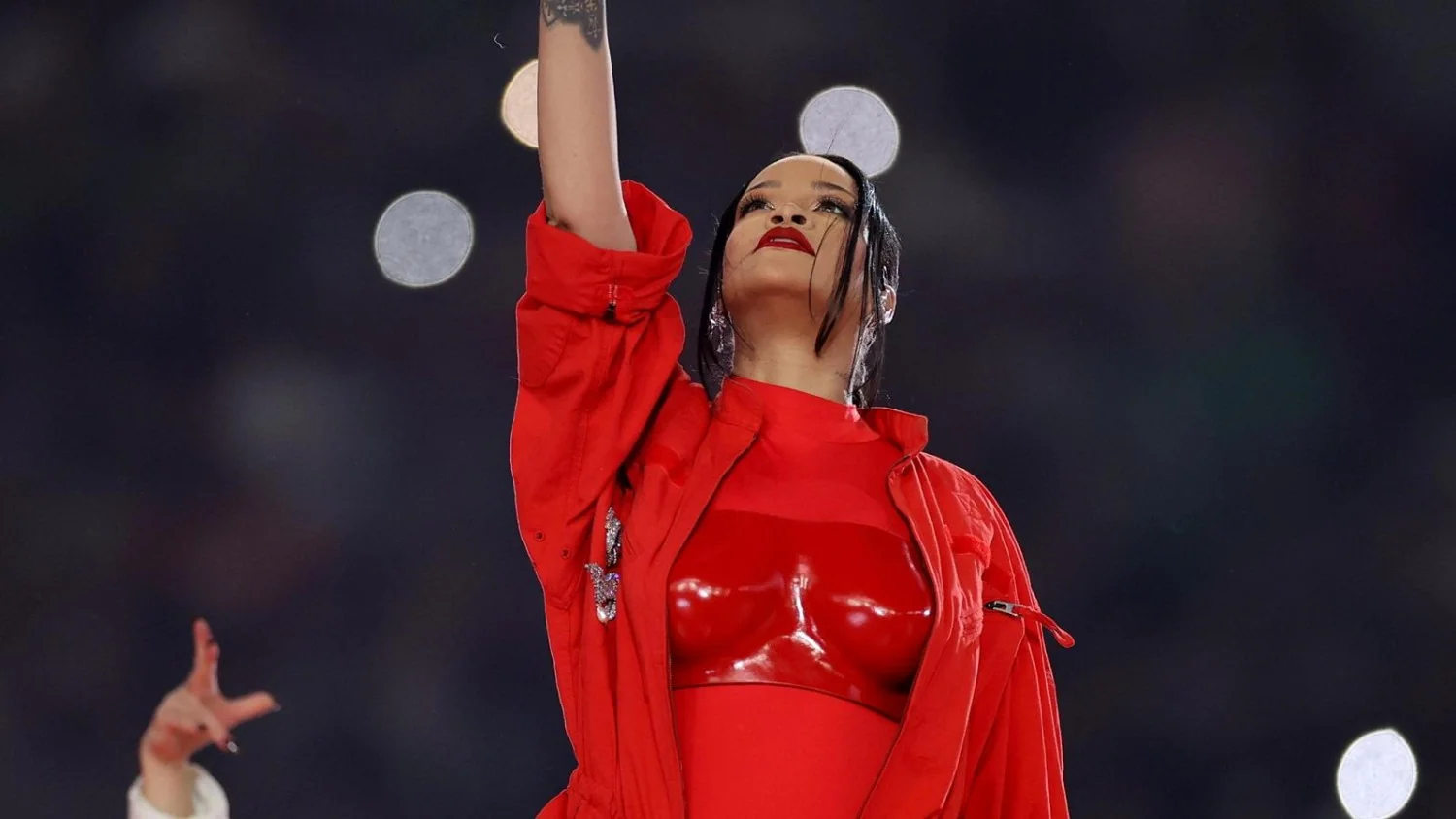 Tiros contra a casa de Rihanna em Beverly Hills: mulher detida após ataque com AR-15