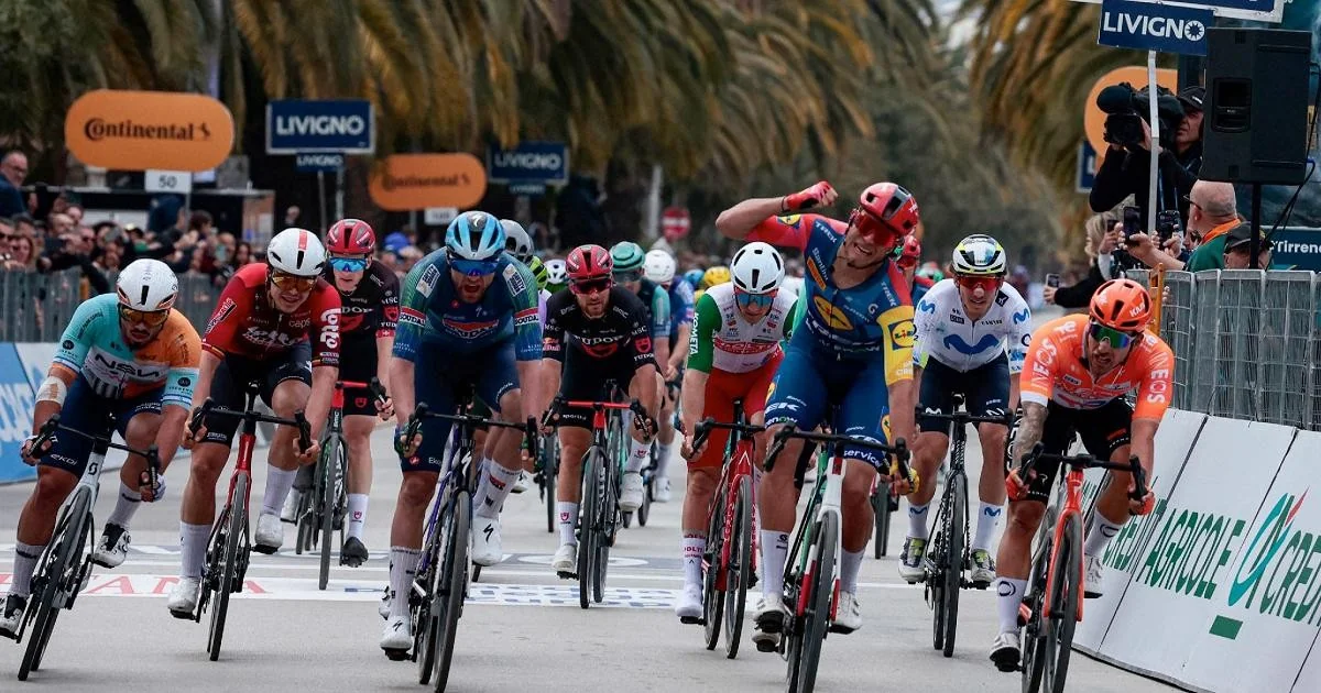 Tirreno-Adriatico 2026: Del Toro ergue o Tridente; Milan brilha e vence em San Benedetto