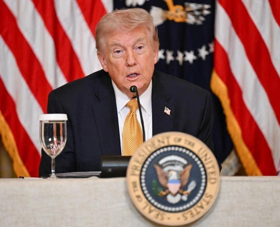 Trump ameaça destruir oleodutos em Kharg e minimiza Irã: 'tigre de papel' no xadrez do Estreito de Ormuz