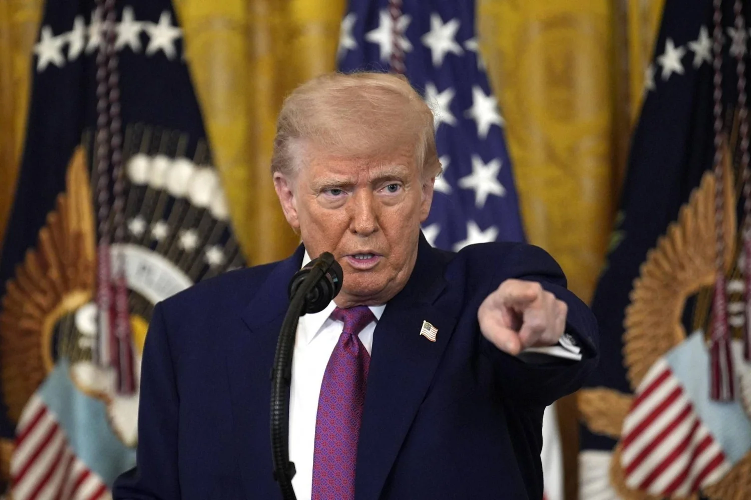 Trump convoca coalizão para abrir o Estreito de Ormuz enquanto Teerã mantém bloqueio