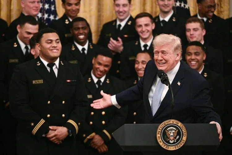 Trump prepara 'fase 2' no Estreito de Hormuz: navios, milhares de Marines e bases britânicas autorizadas
