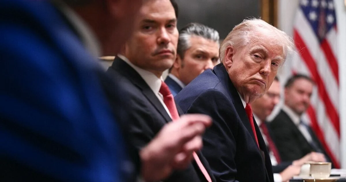 Trump fixa 9 de abril como objetivo para encerrar conflito com o Irã; Teerã teria aceitado renunciar à arma nuclear