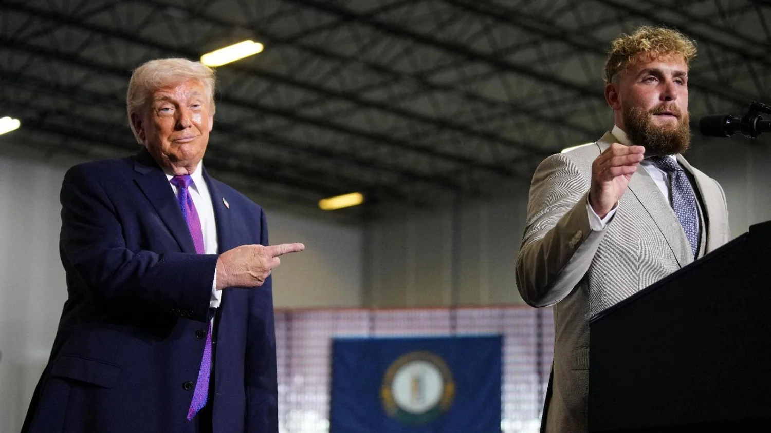 Trump projeta Jake Paul na política durante comício em Hebron: gesto estratégico e risco populista