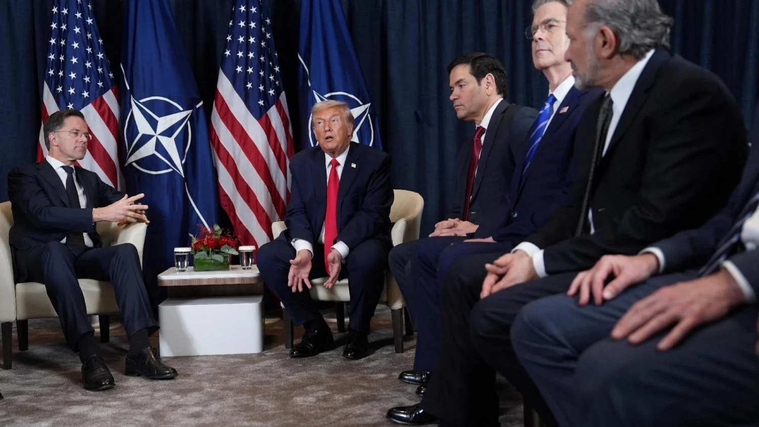 Trump e as sapatos Florsheim: presente diplomático que expõe os danos dos dazis às cadeias produtivas
