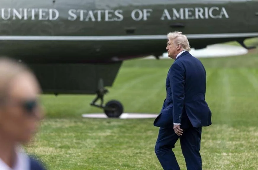 Ultimato de Trump ao Irã sobre Hormuz: risco de bloqueio total e repercussões estratégicas