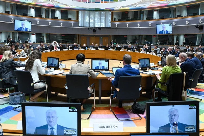 UE em Xeque: Divisões Expostas sobre Irã, Hormuz e a Relação com os EUA