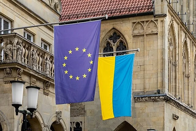 Choque UE–Hungria sobre alargamento: Parlamento impulsiona entrada da Ucrânia; Budapeste veta