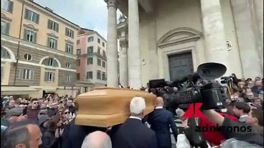 Último adeus a Enrica Bonaccorti ao som de Lontananza, de Domenico Modugno