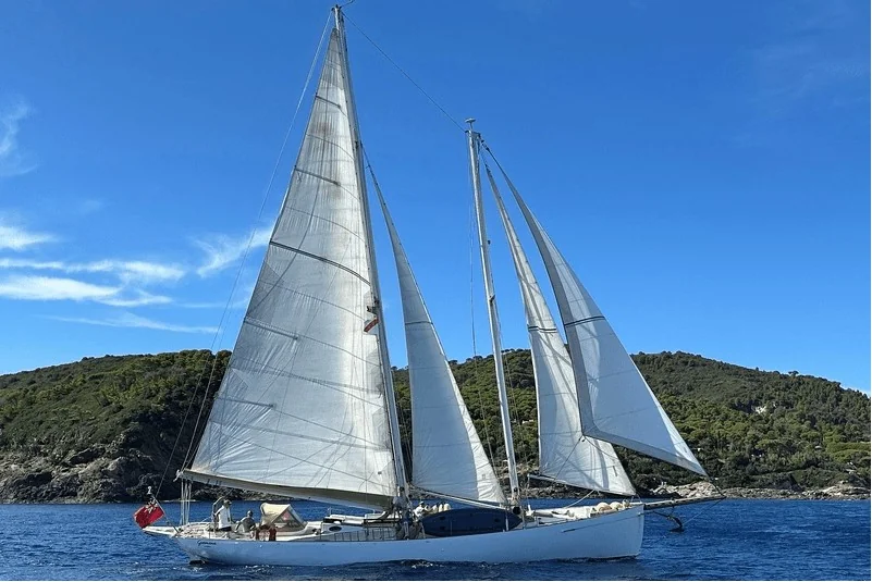 Classic Boat Show 2026: O retorno da vela de época no Marina Genova (15-17 de maio)
