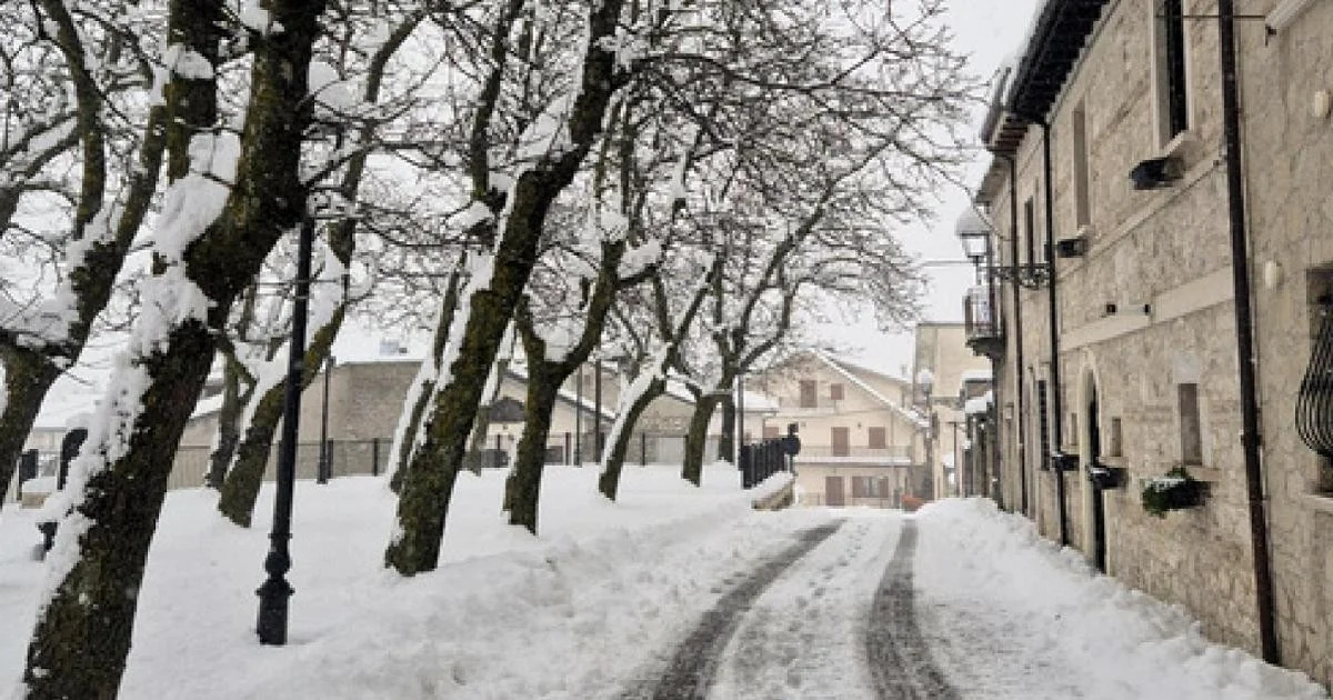 Vento de burrasca e marejadas atingem a Itália; neve volta a cotas colinares