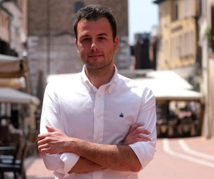 Simone Venturini: o jovem candidato do centro-direita que quer reconstruir a governança de Veneza