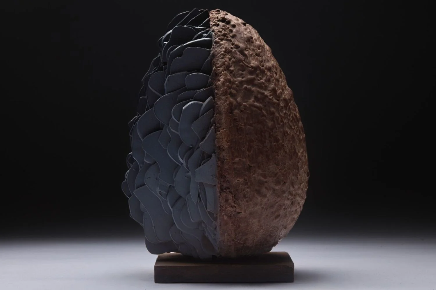 Walter Musco apresenta “Ovo Sapiens – Origini”: Uvas de Páscoa entre brutalismo e sabor