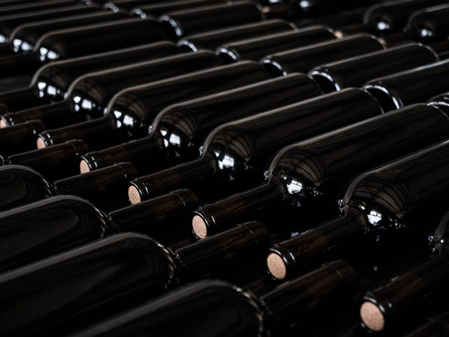Há 40 anos, o escândalo do vinho com metanol: lições e a necessidade de vigilância contínua na segurança alimentar