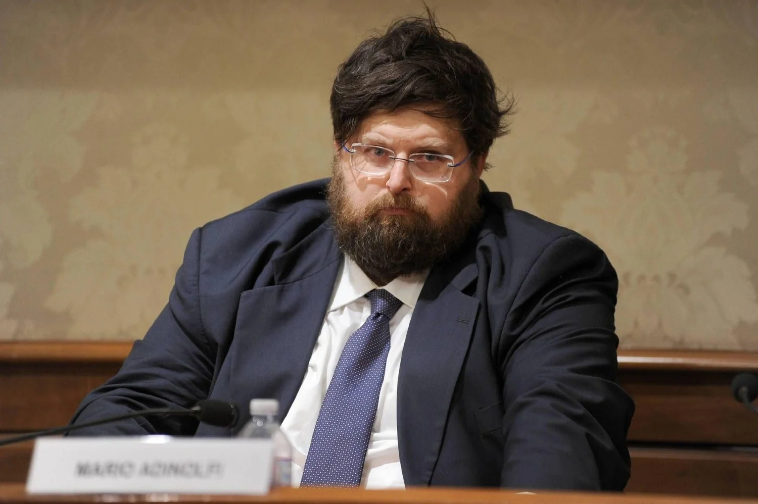 Mario Adinolfi registra queixa contra Le Iene após altercação com Filippo Roma