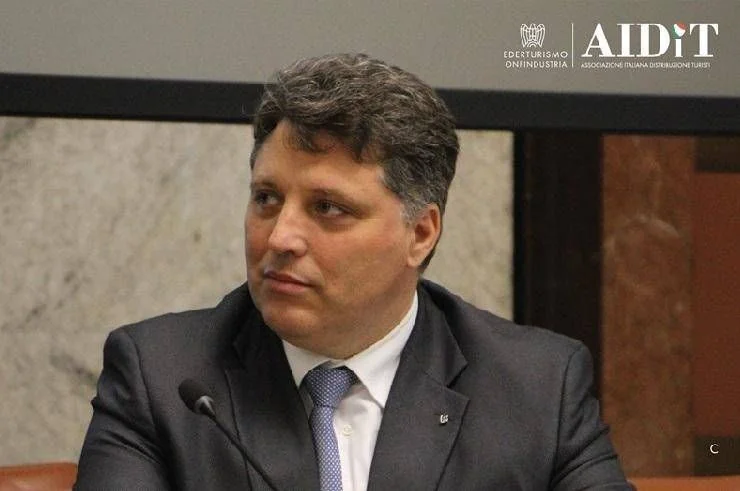 Aidit Confindustria: efeito da guerra reduz reservas, aumenta cancelamentos e custos no mercado turístico italiano