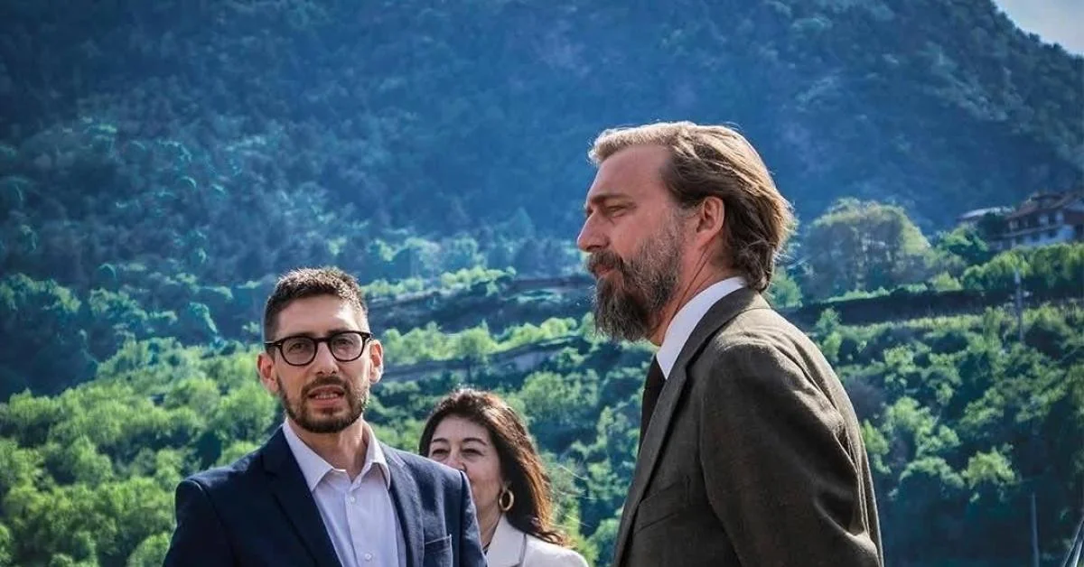 Aimone di Savoia-Aosta visita Susa e o Castello di Adelaide para ver a mostra “I Savoia. Mille anni di storia e potere”