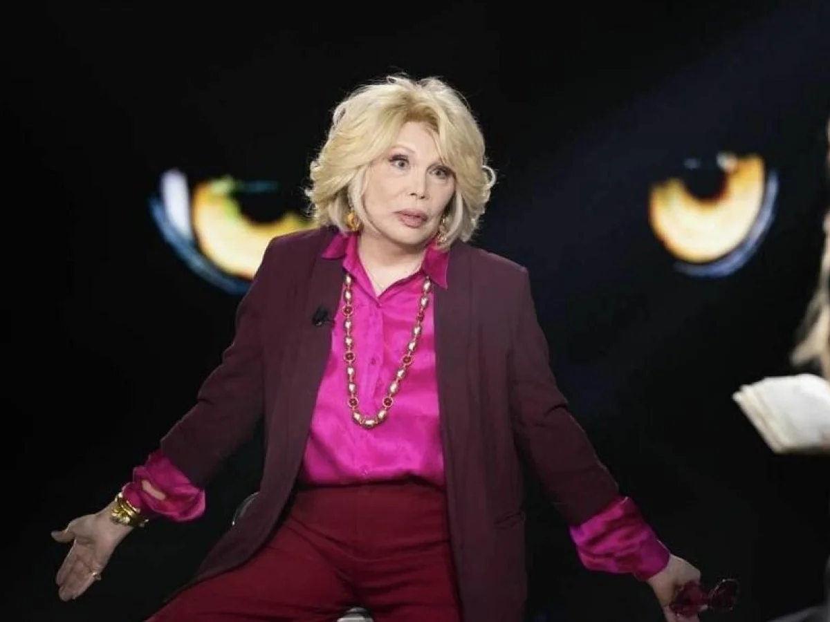 Amanda Lear revela segredos com Dalí e Bowie: “Sem sexo com Dalí; meu marido era bissexual”
