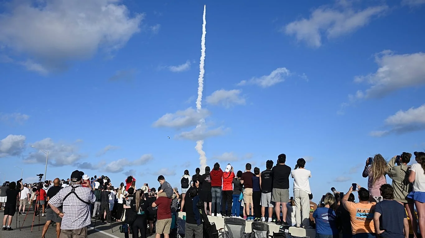 Artemis II reacende fascínio: visite os centros espaciais que guardam a história e o futuro