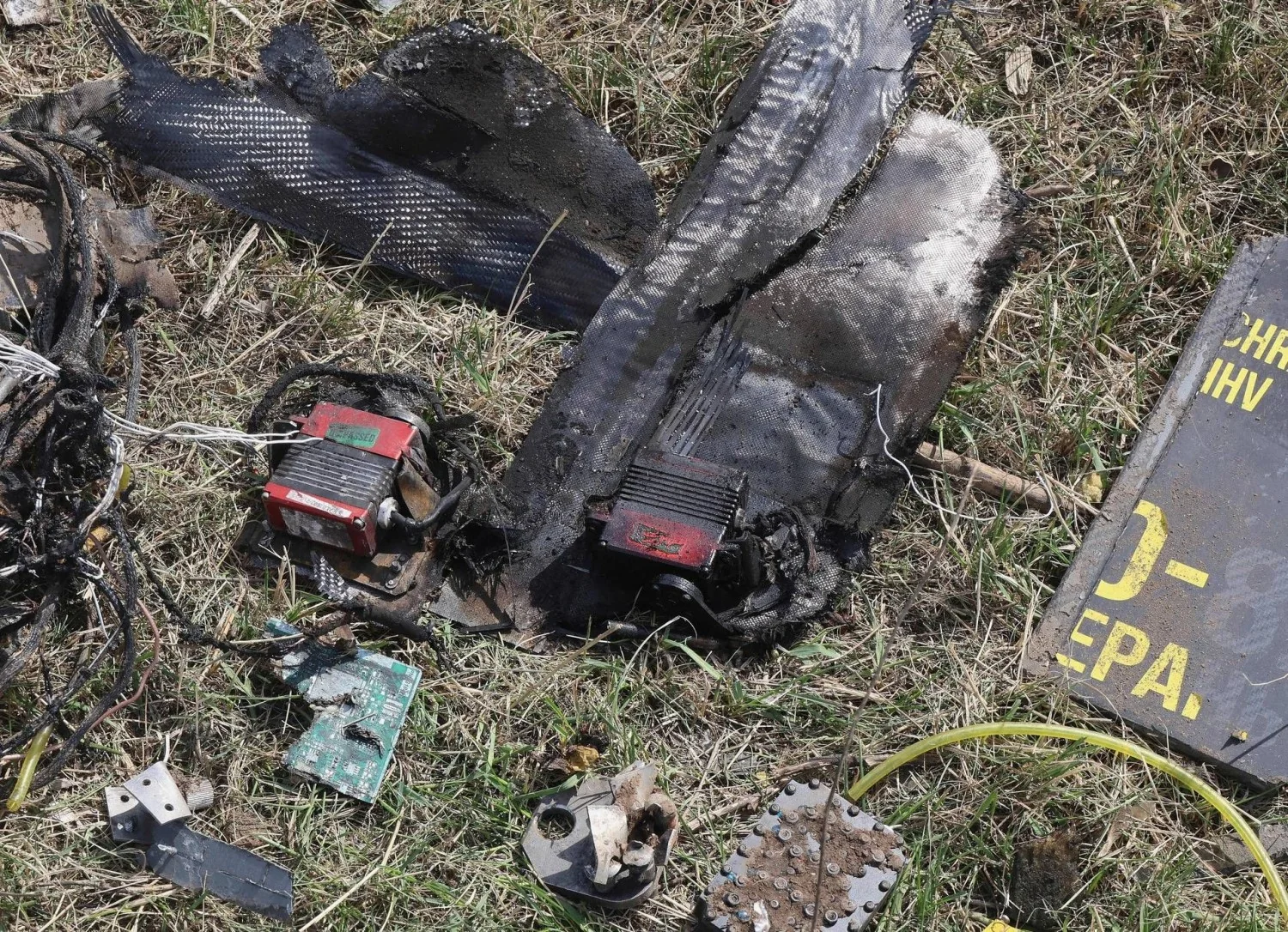 Ataques com drones deixam mortos na Ucrânia e na Rússia; telefonema de Orban a Putin expõe jogo diplomático