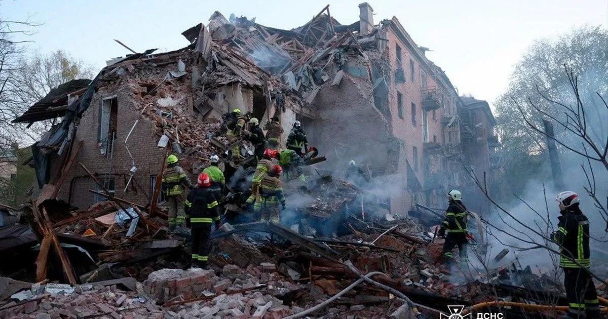 Ataques russos atingem Dnipro e outras cidades; Merz afirma que adesão imediata de Kiev à UE não é viável