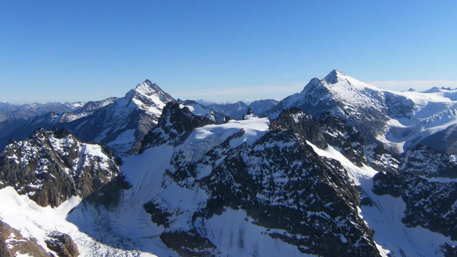 Avalanche no Fleckistock: dois esquiadores de Lecco gravemente atingidos, um em coma