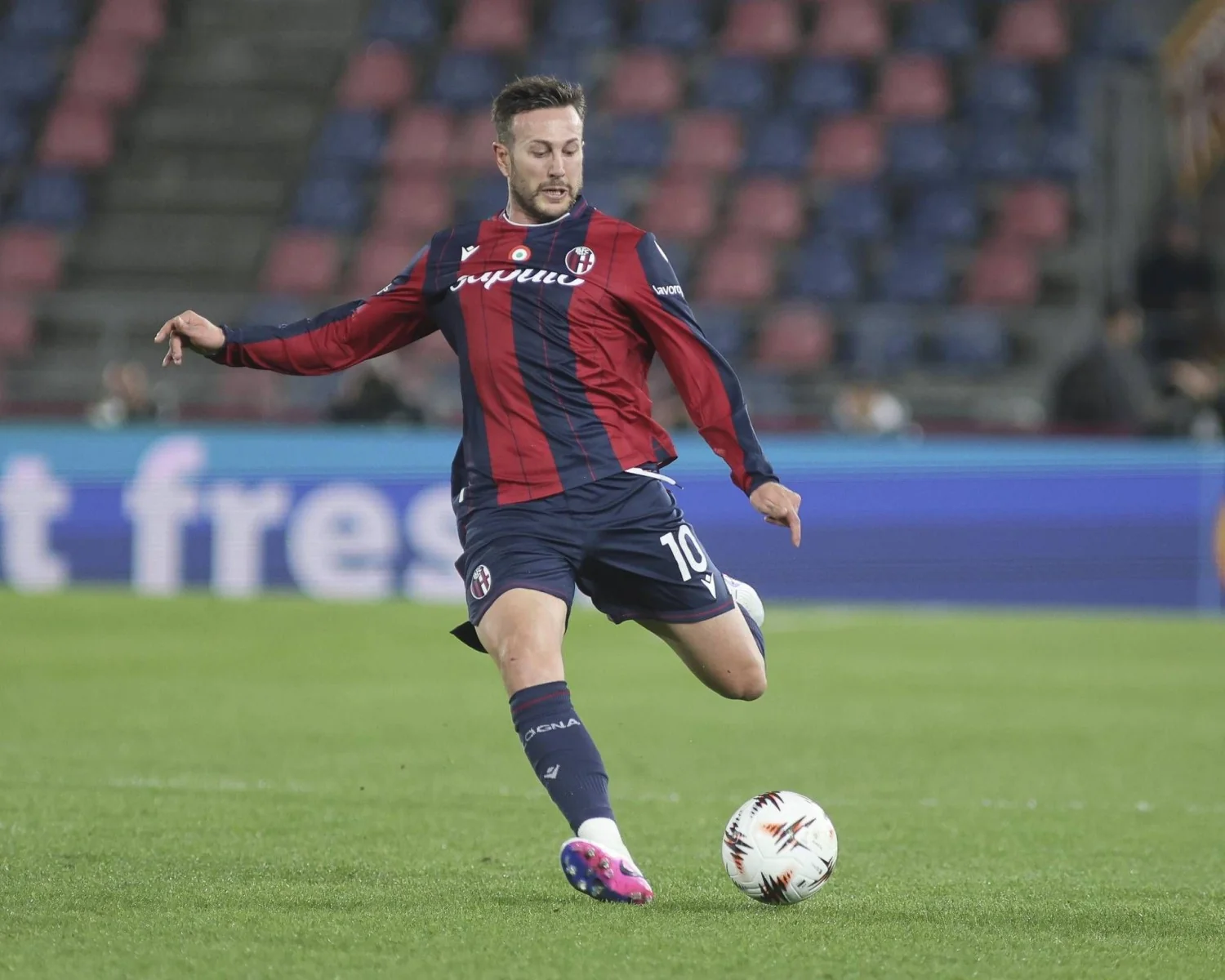 Bologna x Aston Villa: análise e prováveis escalações para as quartas da Europa League no Dall'Ara