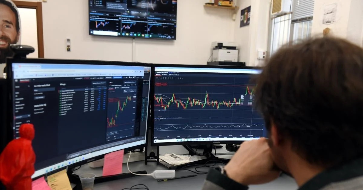 Bolsas europeias consolidam alta: Milano avança com bancos; petróleo acima de US$95 e gás cai abaixo de €42