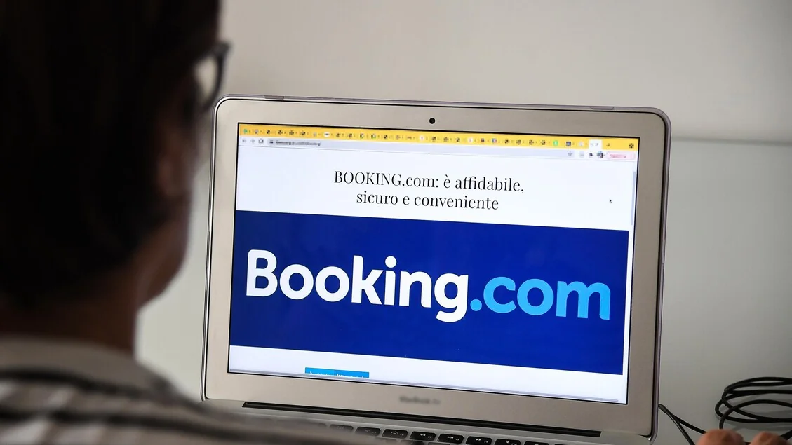 Booking.com sofre ataque hacker: Plataforma avisa clientes sobre possível fuga de dados