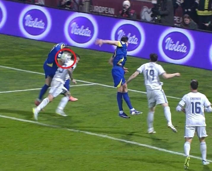 Bósnia x Itália: o toque de mão de Džeko no gol do empate e a controvérsia com o árbitro Turpin