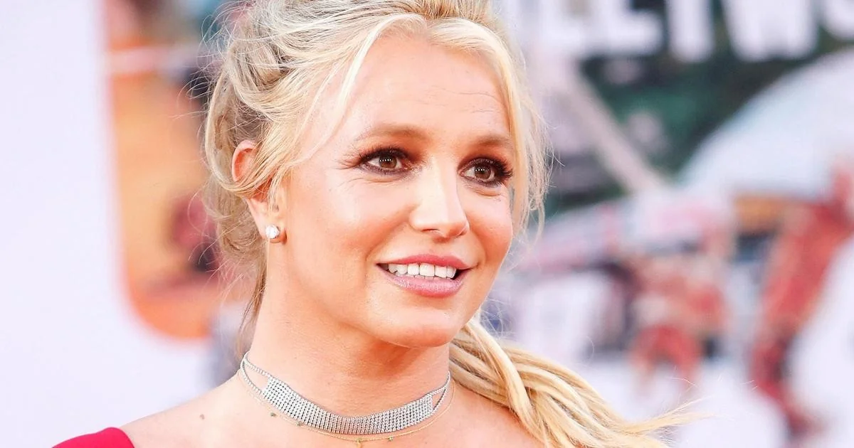 Britney Spears se interna voluntariamente em clínica após detenção em março
