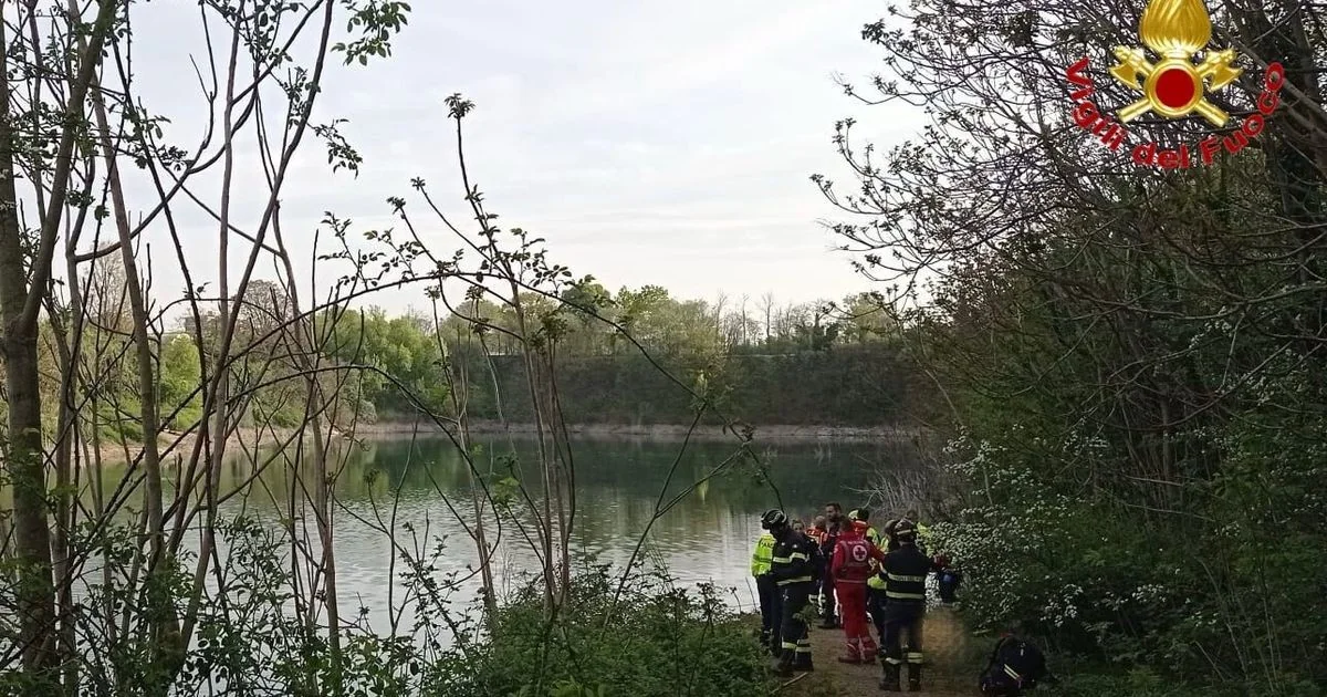 Cadáver de idoso é encontrado dentro de carro no laghetto de Nerviano