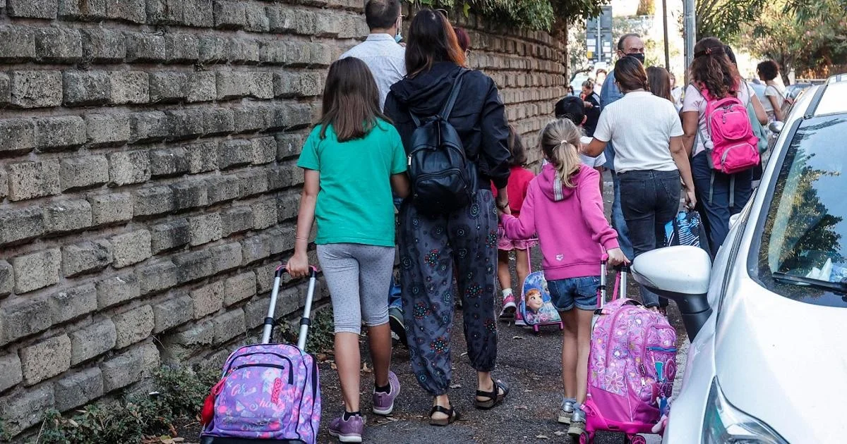 Calendário escolar 2026/27: quando começam as aulas, feriados nacionais e pontes