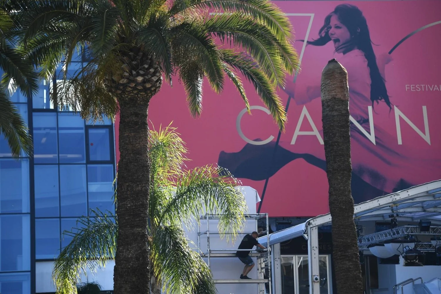 Cannes 2026: nenhum diretor italiano na competição, mas a Croisette recebe 'Roma Elastica' e traços de Itália