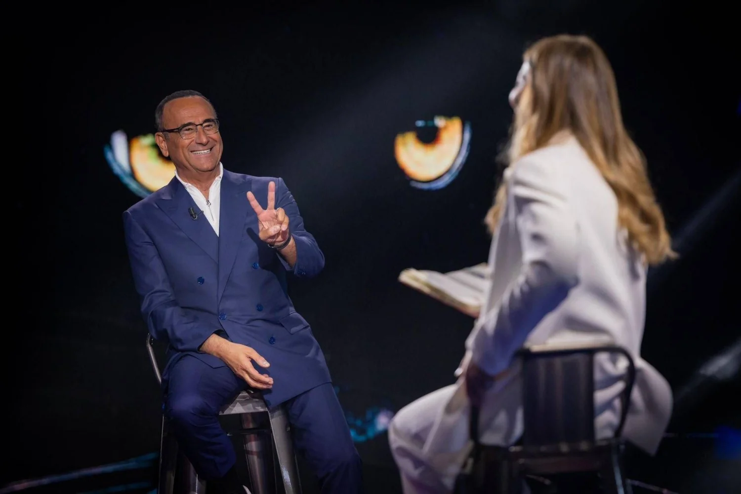 Carlo Conti em Belve: 'Não sou bissexual, só tenho uma ideia fixa' e quem seria seu herdeiro em Sanremo 2026