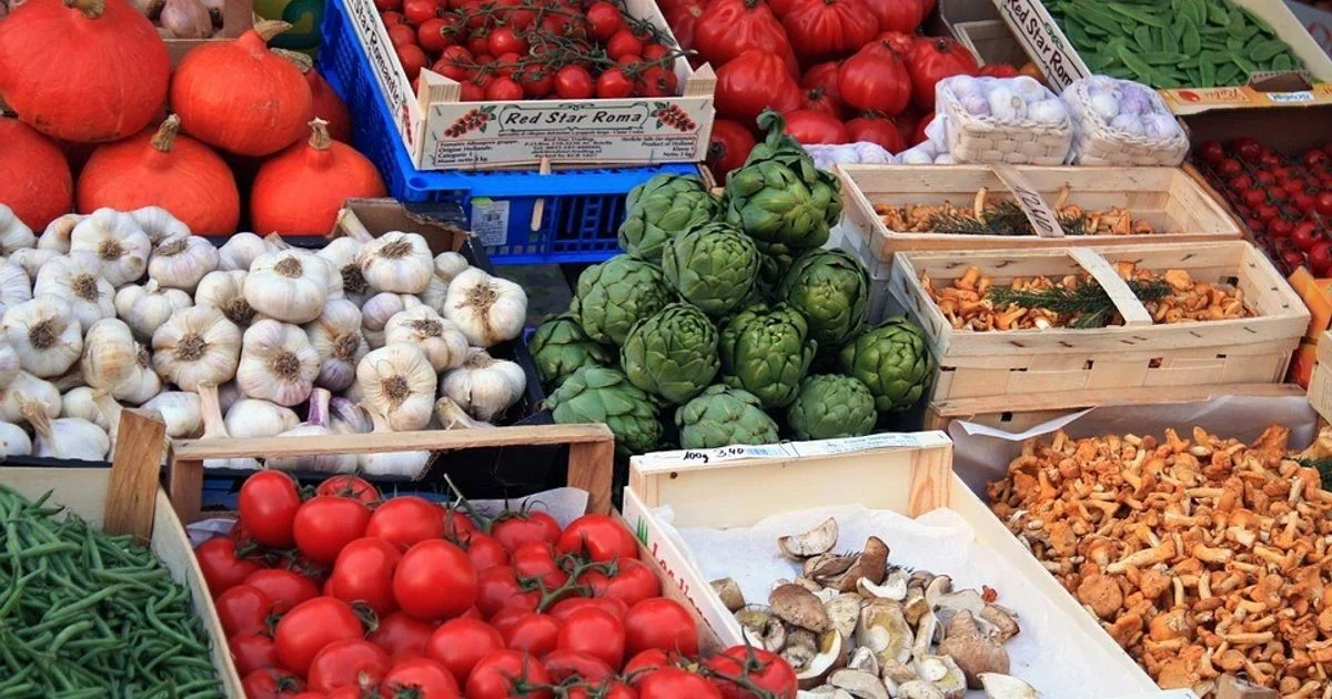 Caro‑carburante eleva preços dos alimentos: estudo da Assoutenti aponta aumentos expressivos